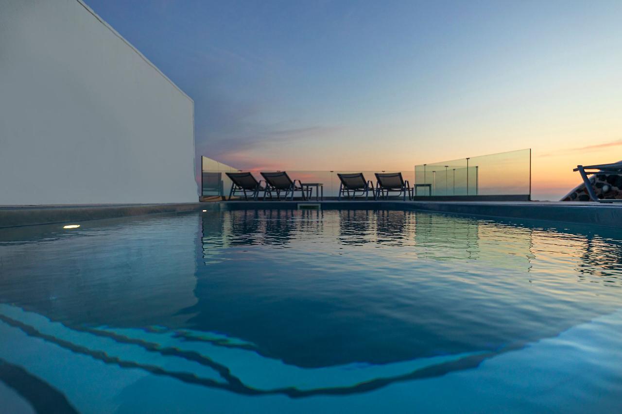 Hotel Pearl On The Cliff & By Pearl Collection Imerovigli (Santorini)