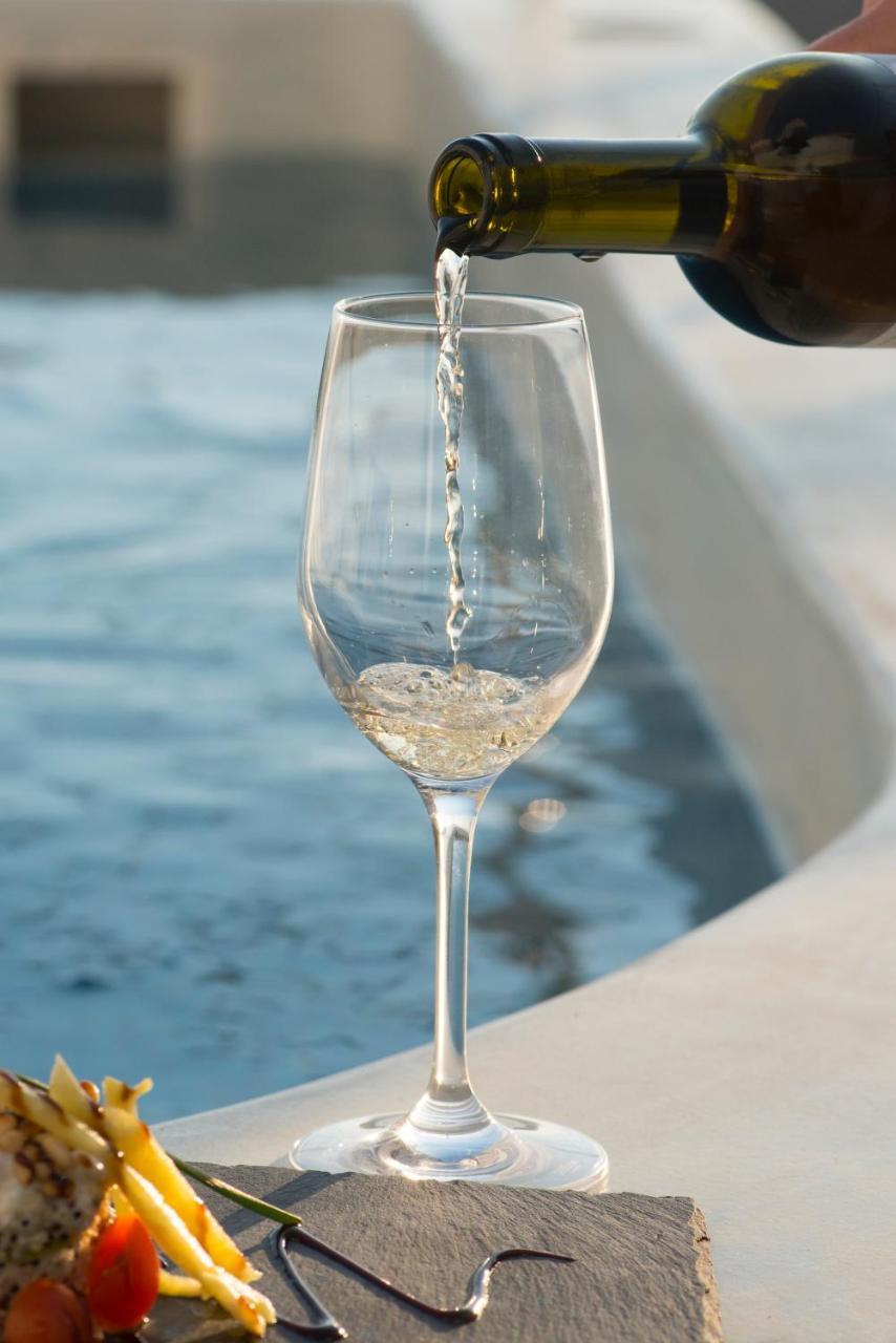 Hotel Pearl On The Cliff & By Pearl Collection Imerovigli (Santorini)